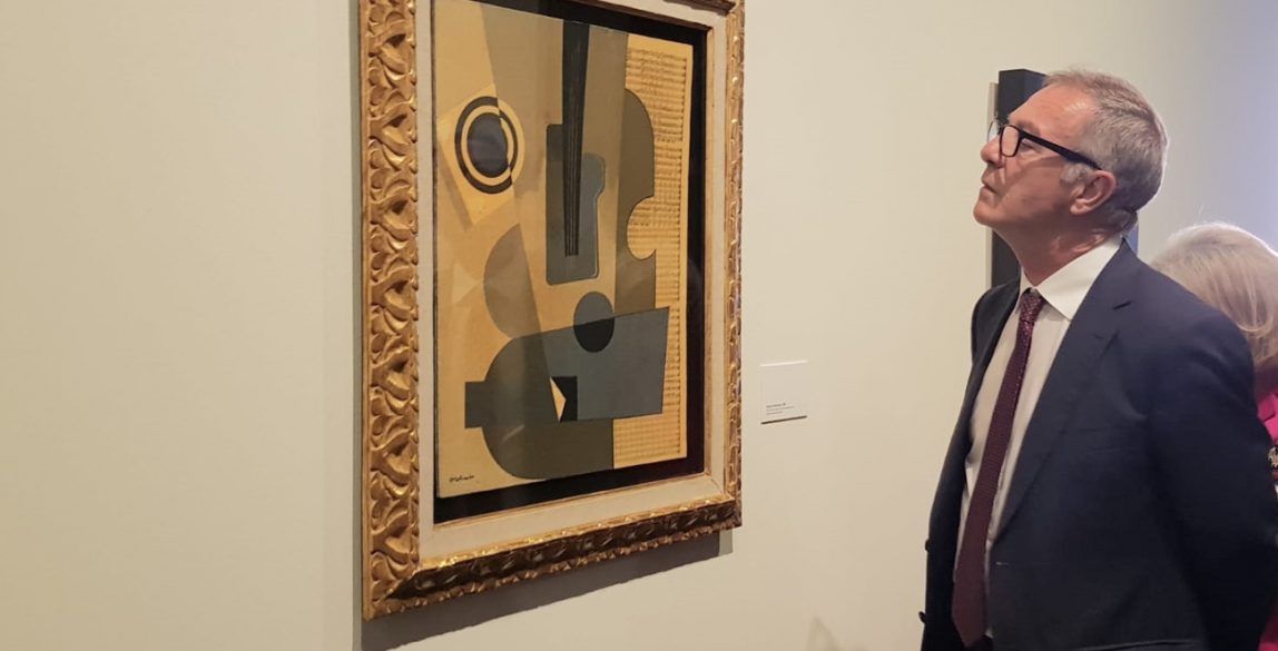 El ministro de Cultura ha inaugurado en el Centro Cultural Conde Duque la retrospectiva ‘Caruncho, postcubismo y abstracción geométrica’.