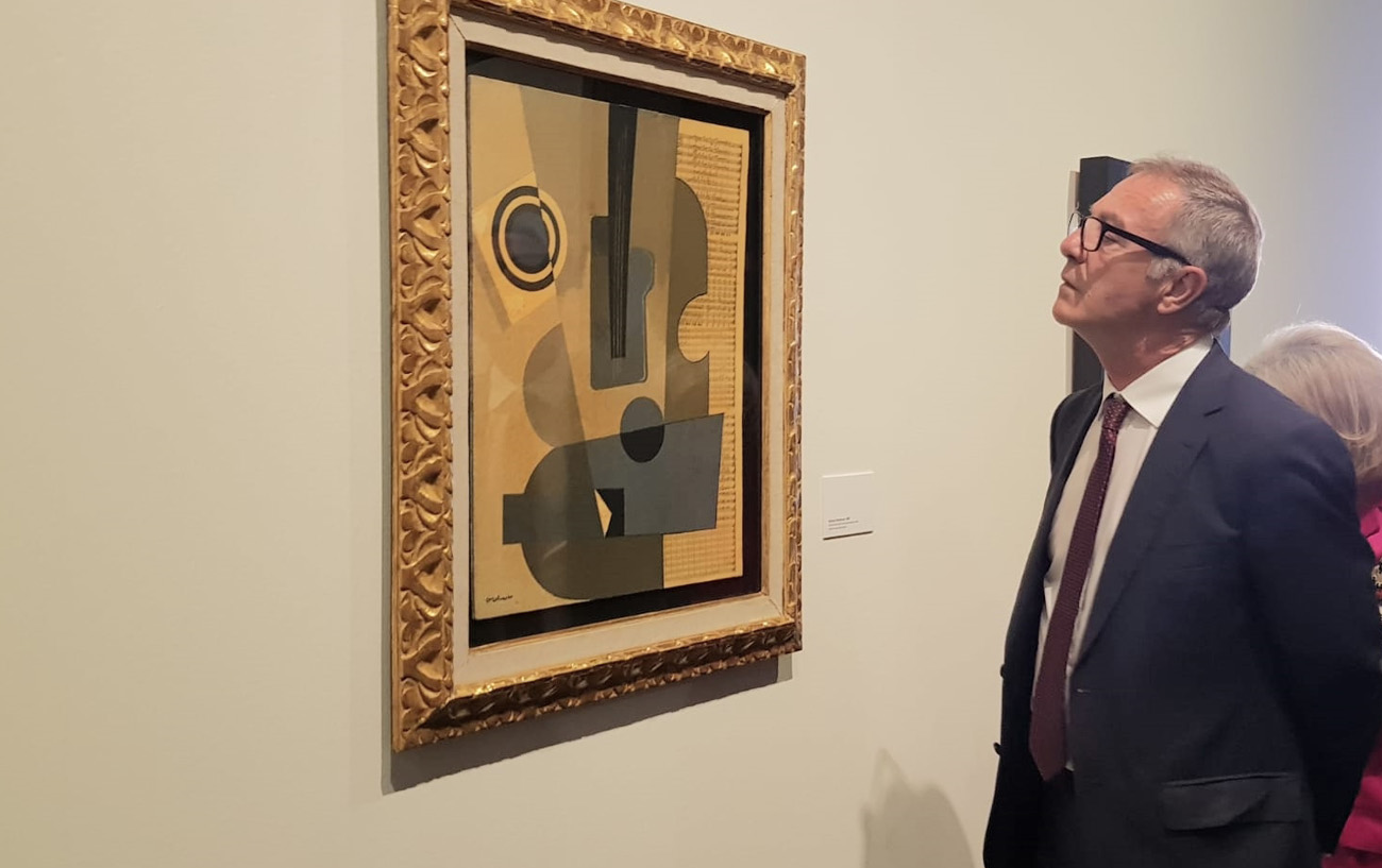 El ministro de Cultura ha inaugurado en el Centro Cultural Conde Duque la retrospectiva ‘Caruncho, postcubismo y abstracción geométrica’.