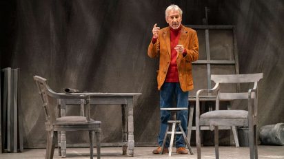 José Sacristán. 'Señora de rojo sobre fondo gris'.