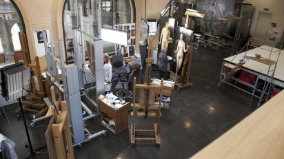 Trabajos de restauración en los talleres del Museo del Prado.