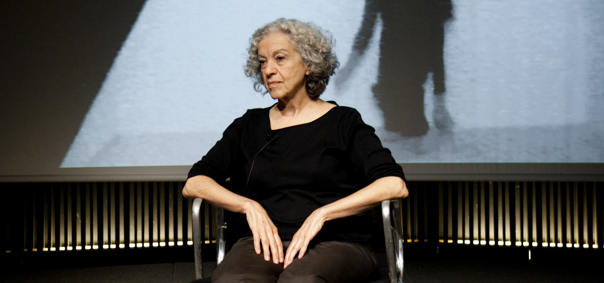 Àngels Ribé durant el rodatge de "Fons #03: Àngels Ribé" al MACBA, 2011. Foto: Gemma Planell / MACBA.