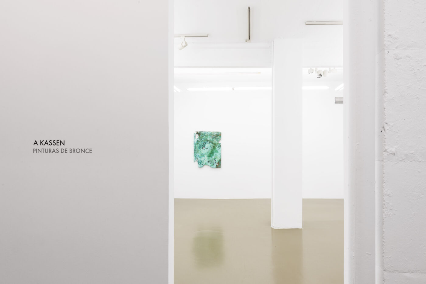 A Kassen presenta en Maisterravalbuena la exposición 'Pinturas de bronce'.