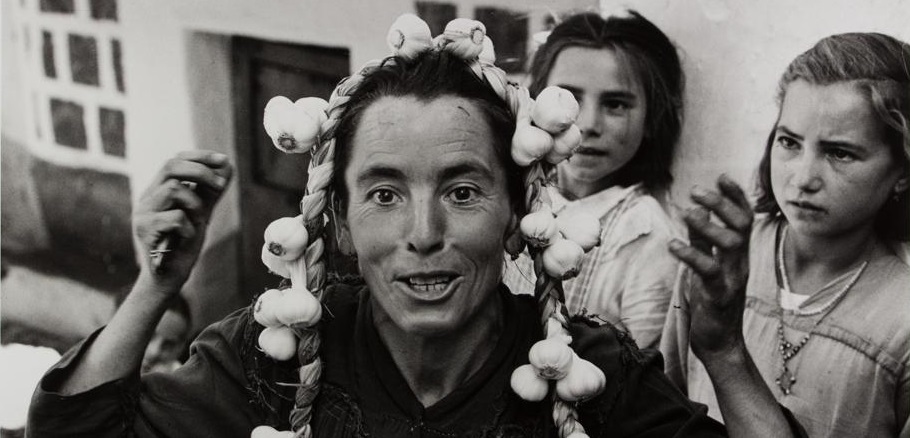 Fotografía del libro 'Caminando por las Hurdes', 1960. MNAC/ARCHIVO FOTOGRÁFICO ORIOL MASPONS.
