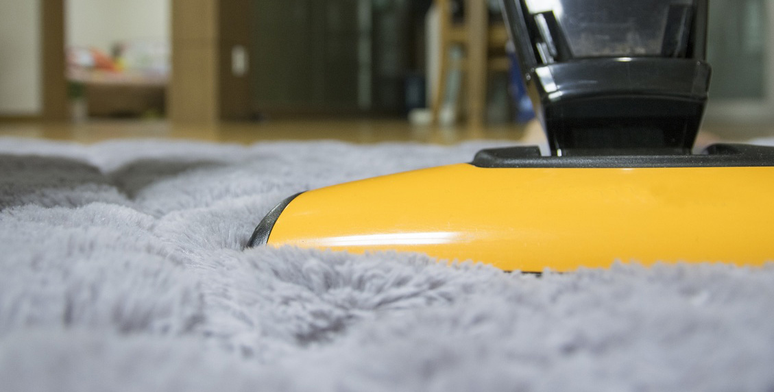 snow-floor-glass-vehicle-yellow-cleaner-1211375-pxhere.com_