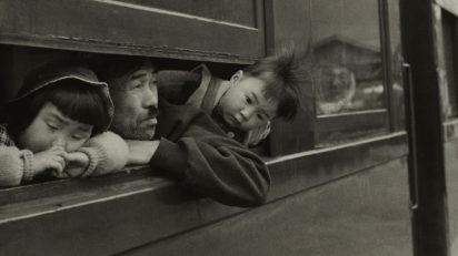 Shomei Tomatsu. The Trip [El viatge / El viaje]. 1959. Fotografía a las sales de plata, copia de época 1971. © Shomei Tomatsu - INTERFACE.