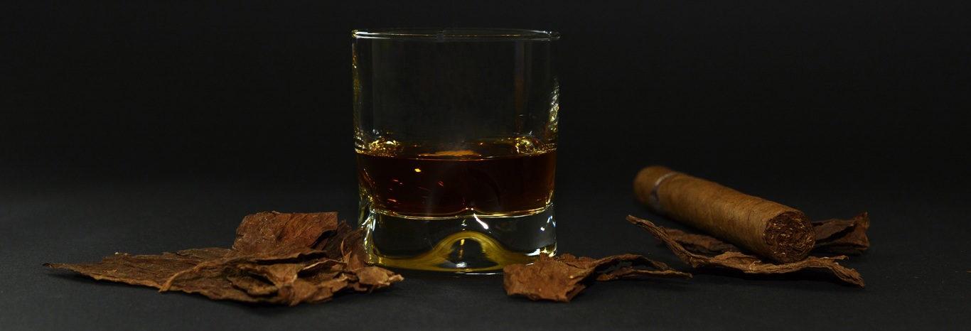 glass-smoking-banner-brown-drink-still-life-600820-pxhere.com
