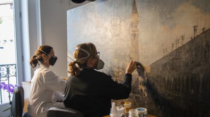 El Museo Thyssen restaura ‘La Plaza de San Marcos en Venecia’ de Canaletto. © Hélène Desplechin.