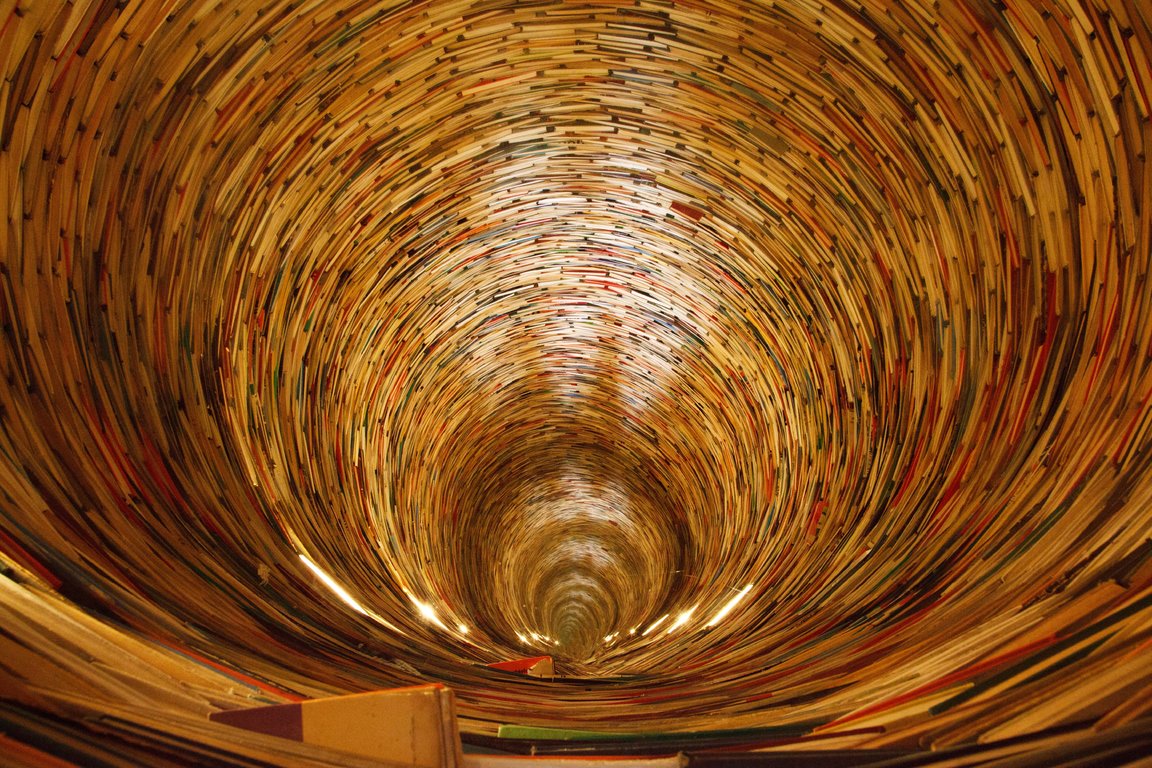 book-light-wood-tunnel-ceiling-prague-1158944-pxhere.com