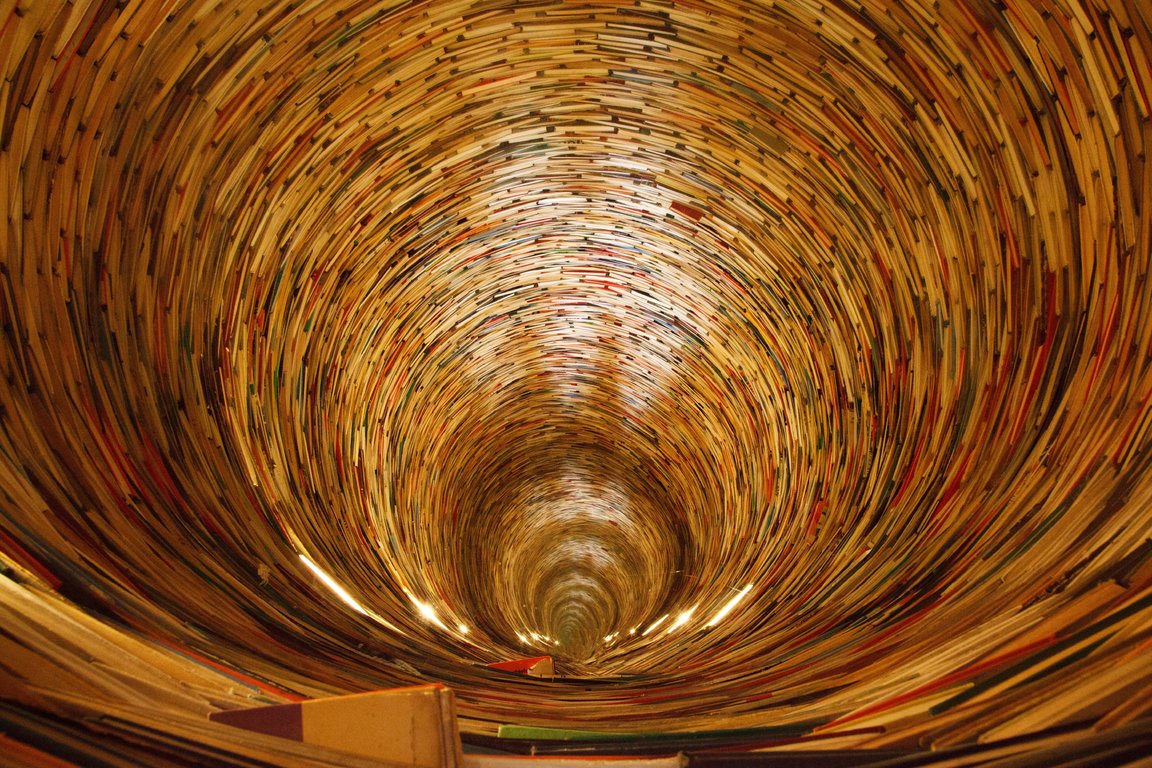 book-light-wood-tunnel-ceiling-prague-1158944-pxhere.com