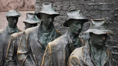 sculpture_art_breadline_bronze_depression_1930_unemployment-1259427.jpg!d