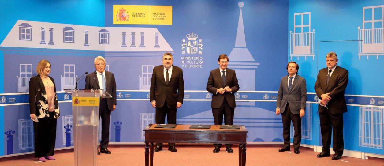 La consejera de Cultura de la CAM, Marta Rivera de la Cruz; Enrique Cerezo, presidente de EGEDA; el ministro de Cultura, José Manuel Rodríguez Uribes; el presidente de BANKIA, Jose Ignacio Goirigolzarri; el alcalde de Madrid, José Luis Martínez Almeida, y Miguel Ángel Benzal, consejero delegado de CREA S.G.R.