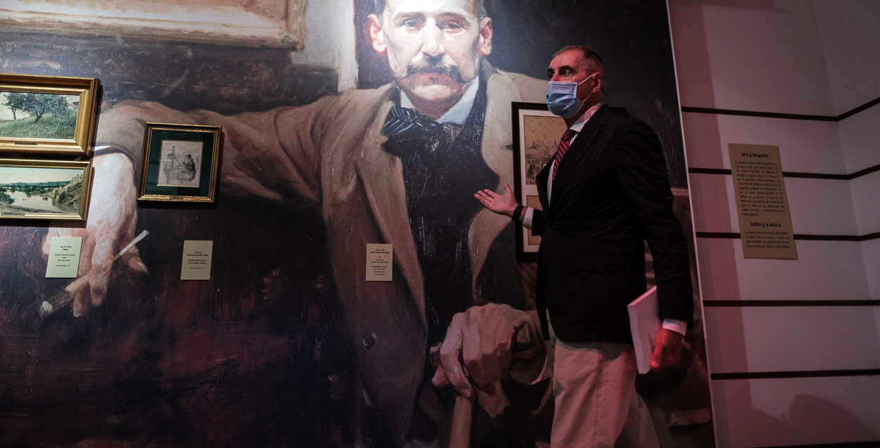 Germán Gullón visita 'Benito Pérez Galdós. La verdad humana'. ©Ángel Medina G. / Cabildo de Gran Canaria.