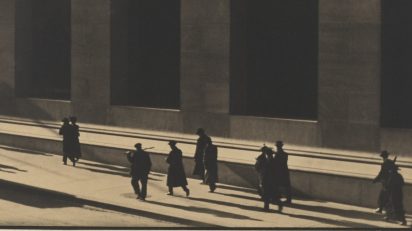 Wall Street, New York, 1915. Colecciones Fundación MAPFRE © Aperture Foundation Inc., Paul Strand Archive.