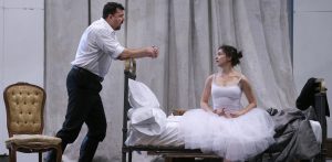 El tenor Eric Cutler (El príncipe) y la soprano Asmik Grigorian (Rusalka). © Javier del Real | Teatro Real.