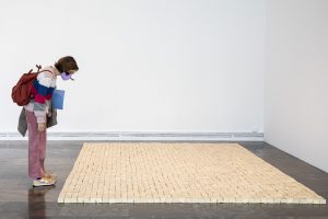 El IVAM presenta la exposición 'Mona Hatoum'. ‘Present Tense', 1996. Fotografía: Miguel Lorenzo.