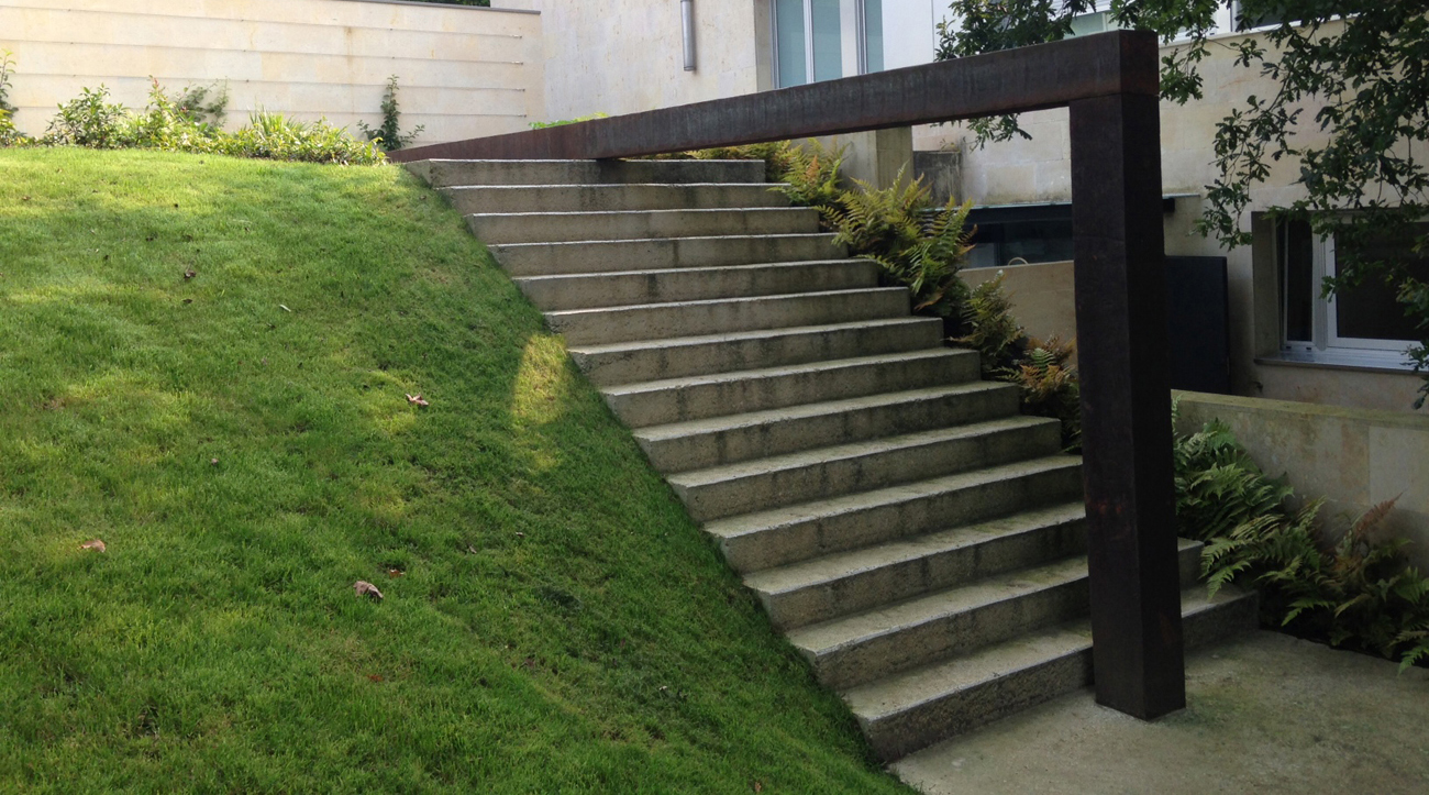 Richard Serra, 'Step' (1982), cortesía de la Galería Guillermo de Osma.