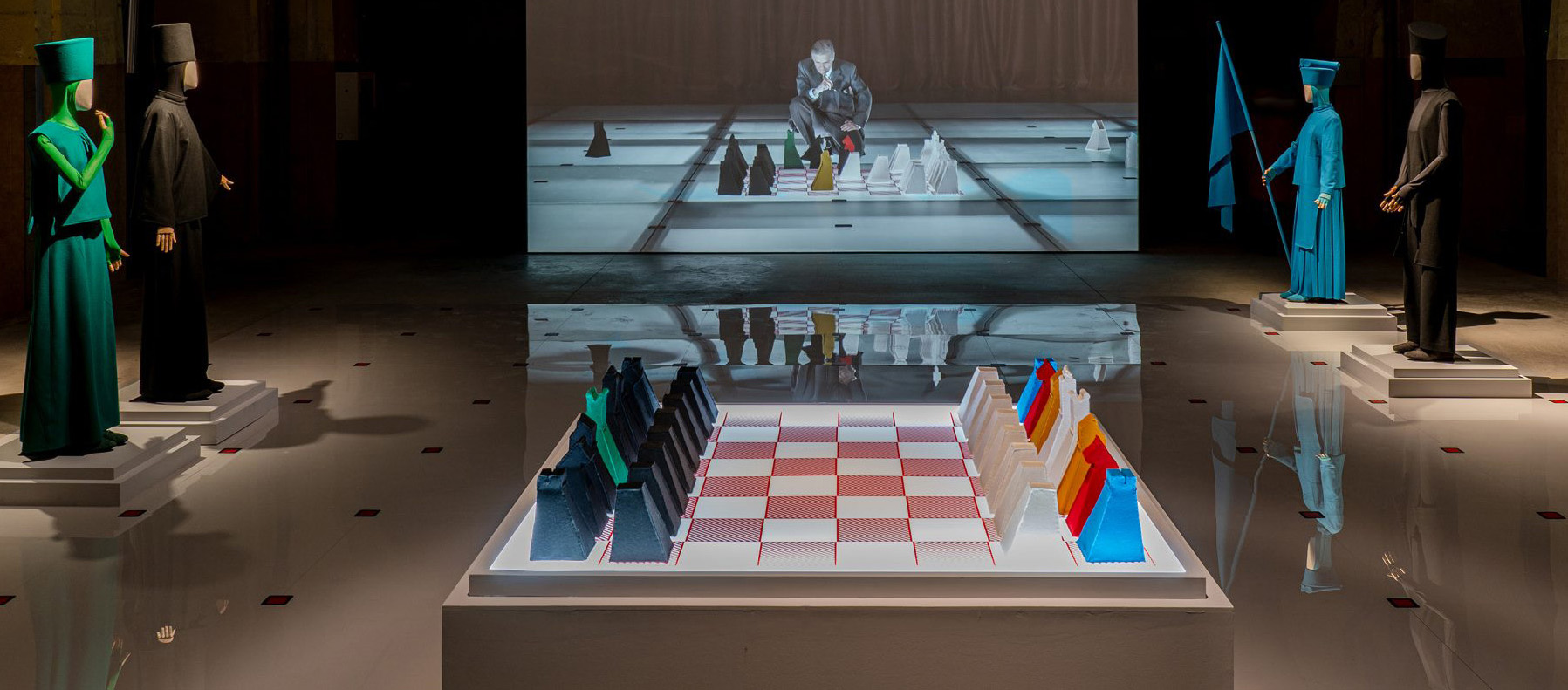 Mabi Revuelta. 'Acromática. Una partida inmortal'.