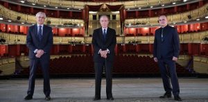 Equipo directivo del Teatro Real (de izquierda a derecha): Joan Matabosch, director artístico; Gregorio Marañón, presidente, e Ignacio García-Belenguer, director general. © Javier del Real / Teatro Real.