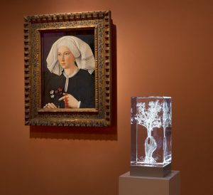 'Retrato (2)' (vista de la exposición 'Vanitas' en el Museo Thyssen-Bornemisza, junto al 'Retrato de una mujer', anónimo alemán, 1460).