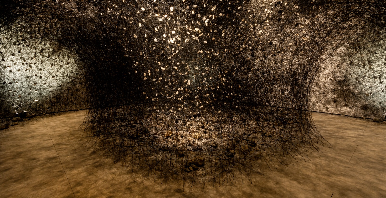 In the beginning was…, obra de Chiharu Shiota en PLANTA.