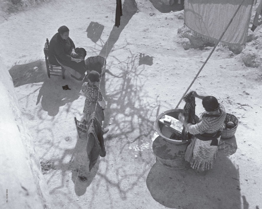 1935, Cuevas de Paterna, Valencia. Foto © Pierre Verger. Archivo Fundação Pierre Verger.