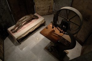 Louise Bourgeois. 'Cell (Arch of Hysteria)', 1992-1993.