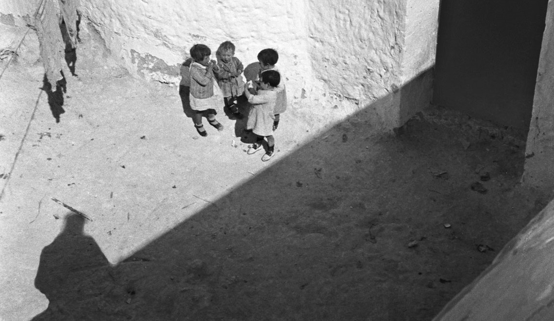 1935, Cuevas de Paterna, Valencia. Foto © Pierre Verger. Archivo Fundação Pierre Verger.