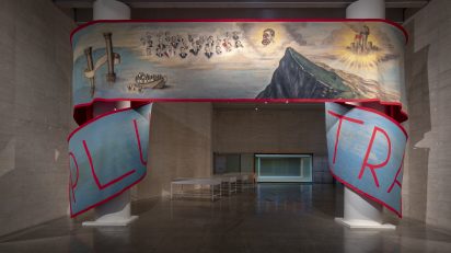 Goshka Macuga. 'IN FLUX'. Vista de la exposición en MUSAC, 2021.
