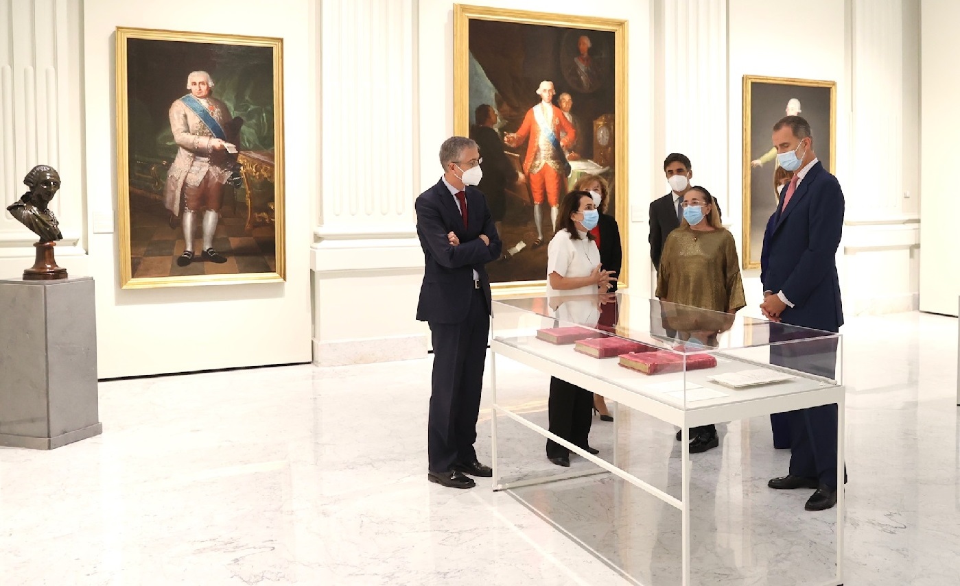 El Rey visita las nuevas salas y la exposición '2328 reales de vellón. Goya y los orígenes de la Colección Banco de España'. © Casa de S.M. el Rey.
