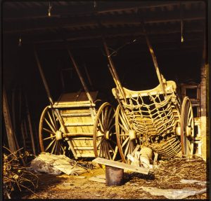 Luis Agromayor. Antiguos carros de labranza en Cruilles, Girona. Fotografía tomada entre 1970 y 2005