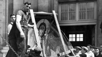 Foto: Arxiu Nacional de Catalunya. Arribada de les obres d'art romànic a Paris, 1937.