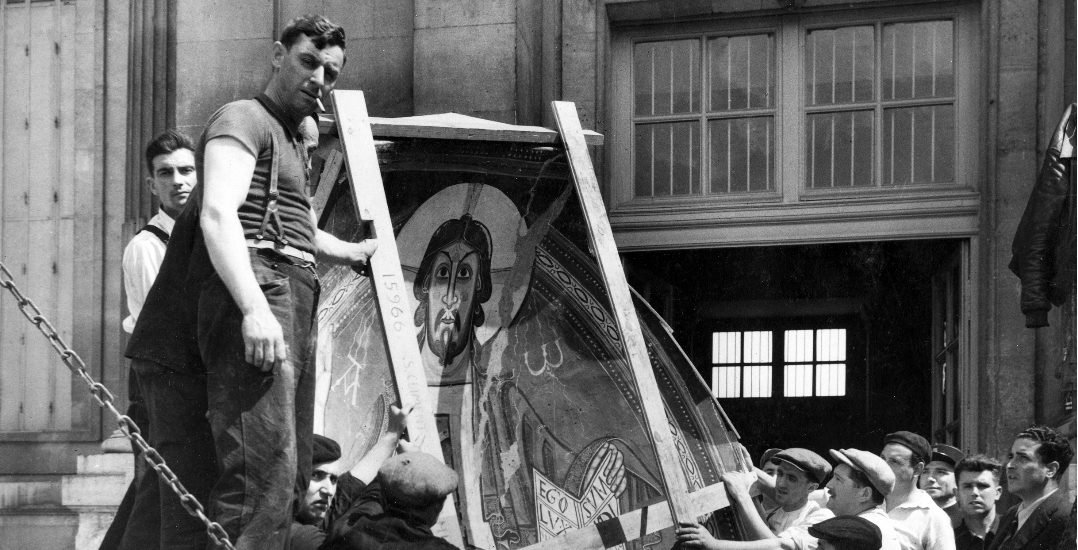Foto: Arxiu Nacional de Catalunya. Arribada de les obres d'art romànic a Paris, 1937.