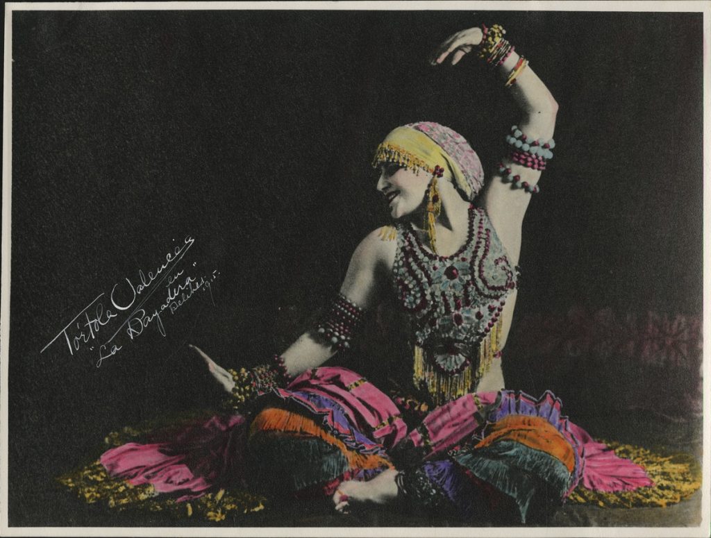Tórtola Valencia. Danza «La bayadera». Adolf Mas, 1914. © MAE-Institut del Teatre.