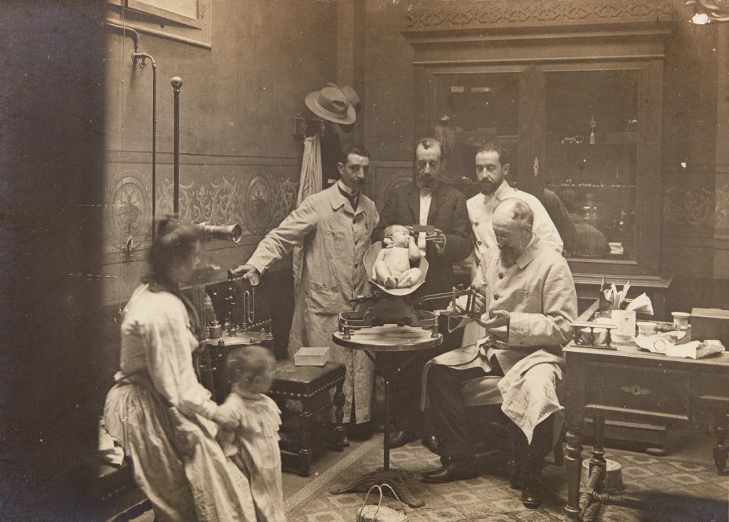 Casa de lactancia. Adolf Mas, 1903. © Fundació Institut Amatller d'Art Hispànic.