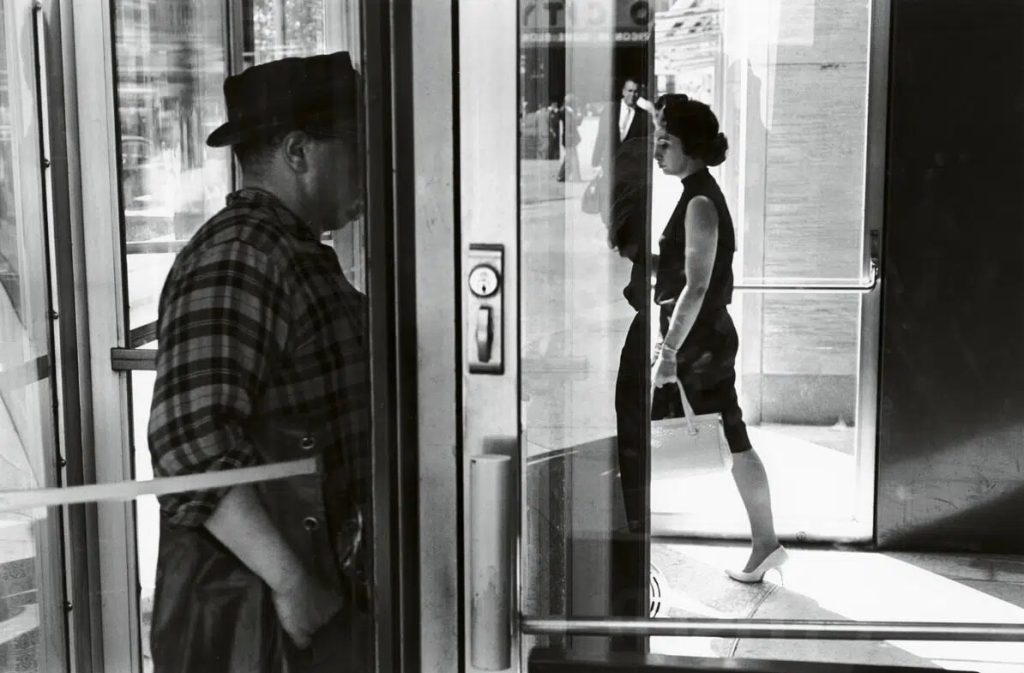Lee Friedlander. New York City, 1963. © Lee Friedlander, courtesy Fraenkel Gallery, San Francisco and Luhring Augustine, New York.
