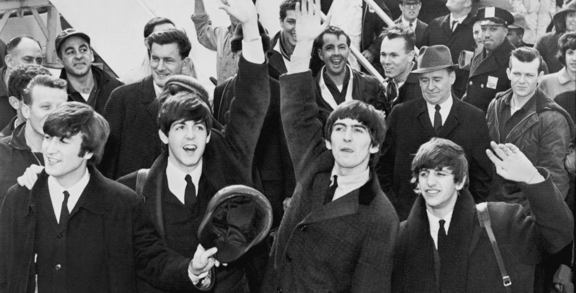 The Beatles arribando en Estados Unidos por primera vez el 7 de febrero de 1964.