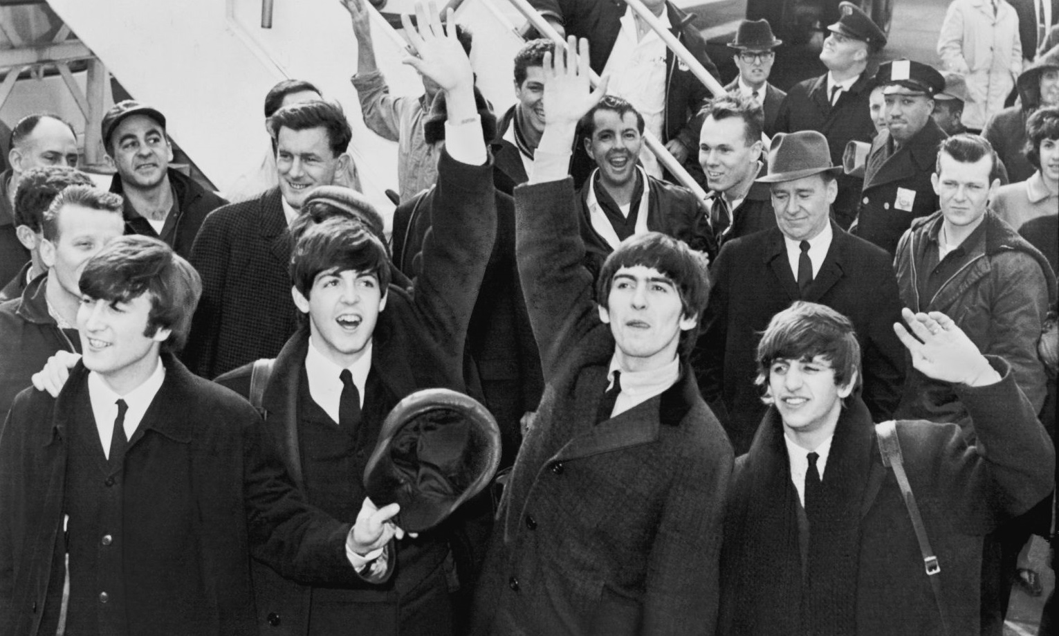 The Beatles arribando en Estados Unidos por primera vez el 7 de febrero de 1964.
