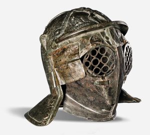 Casco de un Provocator. Pompeya, Cuartel de los gladiadores, 50–79 d.C. Museo Arqueológico Nacional, Nápoles. Este casco no tiene cresta y sólo lo llevaban los gladiadores provocator, fuertemente armados y acorazados.