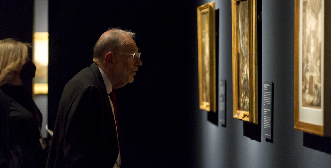 Javier Solana en las salas de la exposición Paret. Foto © Luis Domingo.