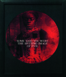 Carrie Mae Weems. 'Some Said You Were the Spitting Image of Evil' from the series 'From here I saw what happened and I cried ', 1995-1996. 33 fotografías. Gentileza de The Tate Americas Foundation.
