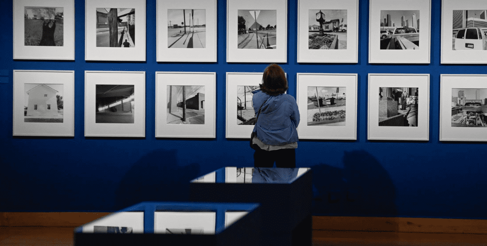 Fundación MAPFRE presenta en el Antiguo Instituto Jovellanos de Gijón una gran exposición de Lee Friedlander.