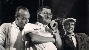 Juan Antonio Bardem durante el rodaje de 'La venganza'. Foto: Cineteca.