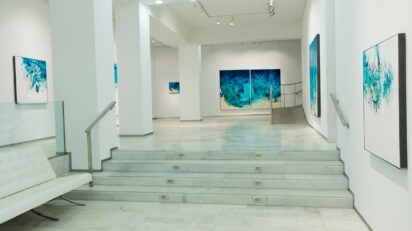 GALERÍA BAT Alberto Cornejo presenta Sobre el mar, una exposición del pintor Javier Barco.