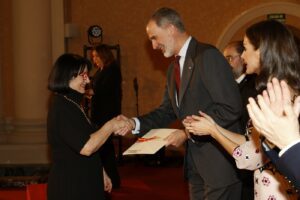 El Rey entrega el Premio Nacional de Restauración y Conservación de Bienes Culturales a María Pía Timón Tiemblo. © Casa de S.M. el Rey.