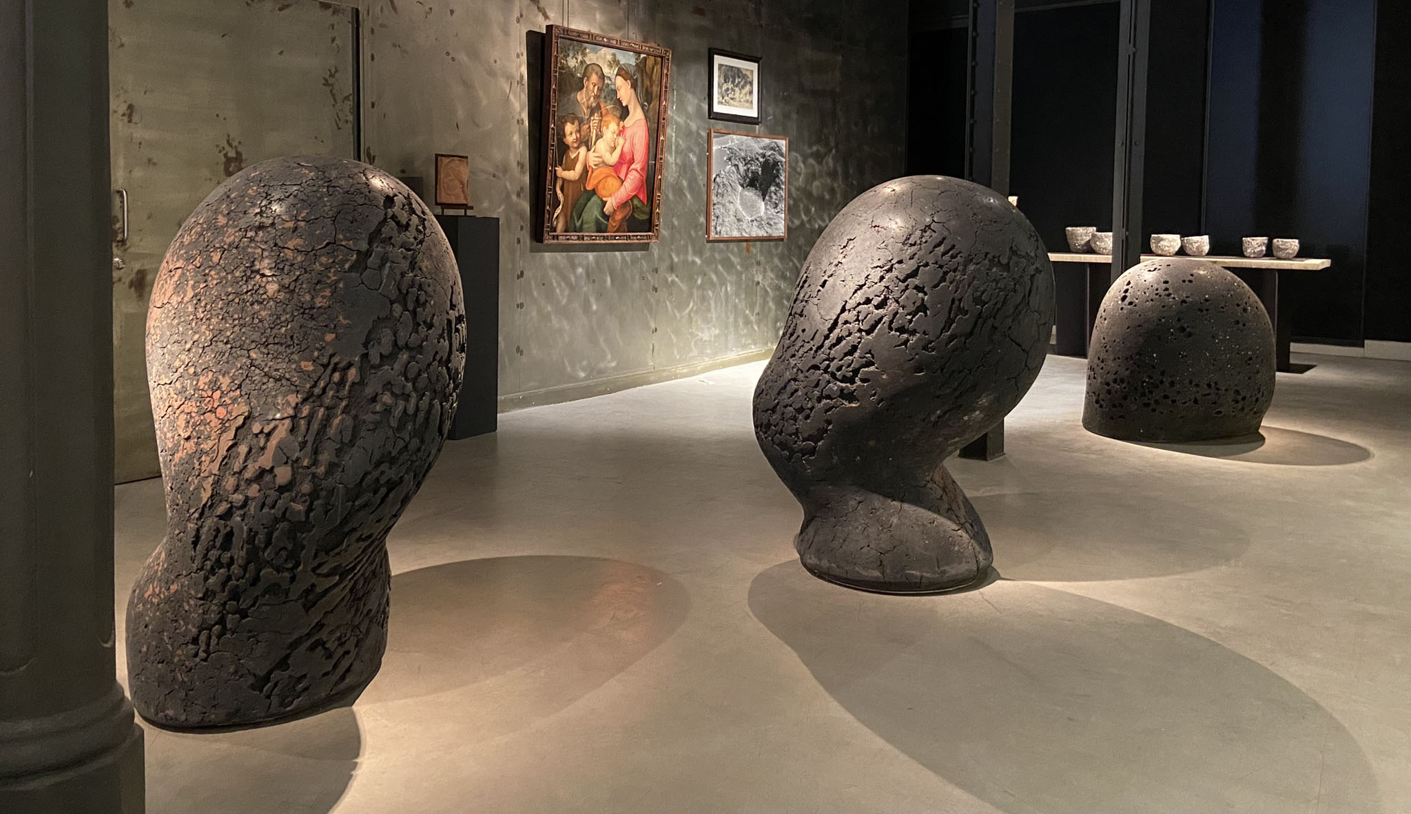 Artur Ramon Art presenta 'Materia y origen. Cerámica y grabados', una exposición del ceramista Claudi Casanovas.