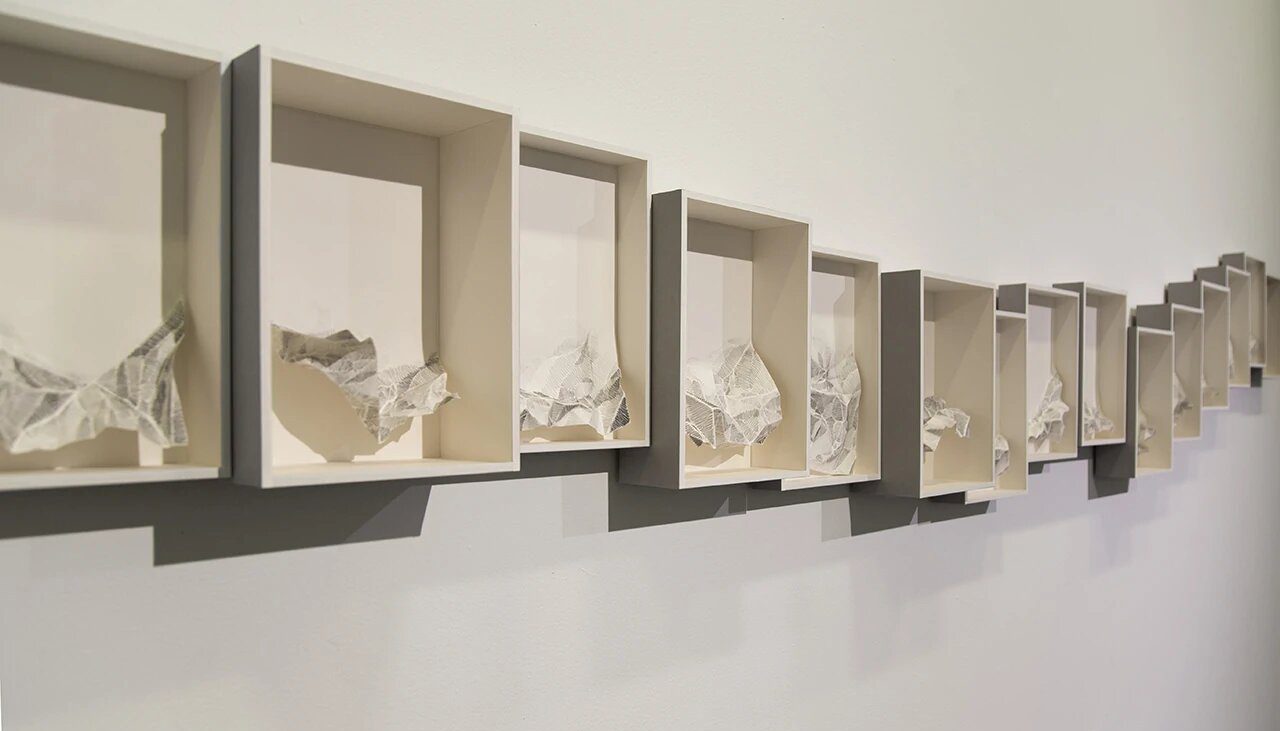 Exposición "Mi mundo como objeto" de Diana Fonseca en la Galería Max Estrella.
