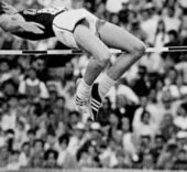 Dick Fosbury, campeón de salto de altura en los Juegos Olímpicos de México.