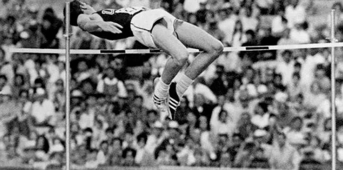 Dick Fosbury, campeón de salto de altura en los Juegos Olímpicos de México.