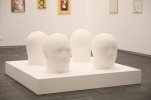 El Museo de Navarra presenta una exposición antológica del pintor y escultor Juan José Aquerreta.