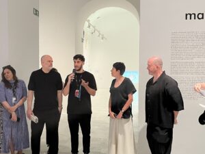 'Maquinaciones' en el Museo Reina Sofía. De izquierda a derecha: iLiana Fokianaki (comisaria), Rafael García (comisario), Pablo Allepuz (comisario), Teresa Velázquez (comisaria), Manuel Segade (director del Museo). Fotos: © Blanca del Águila.